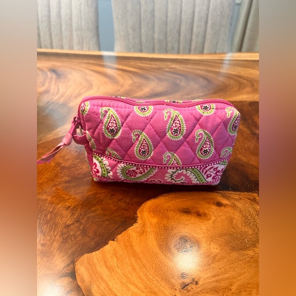 VERA BRADLEY BERMUDA PINK COSMETIC BAG
BRAND NEW/ NEVER USED
NO TAGS - Picture 2 of 9
